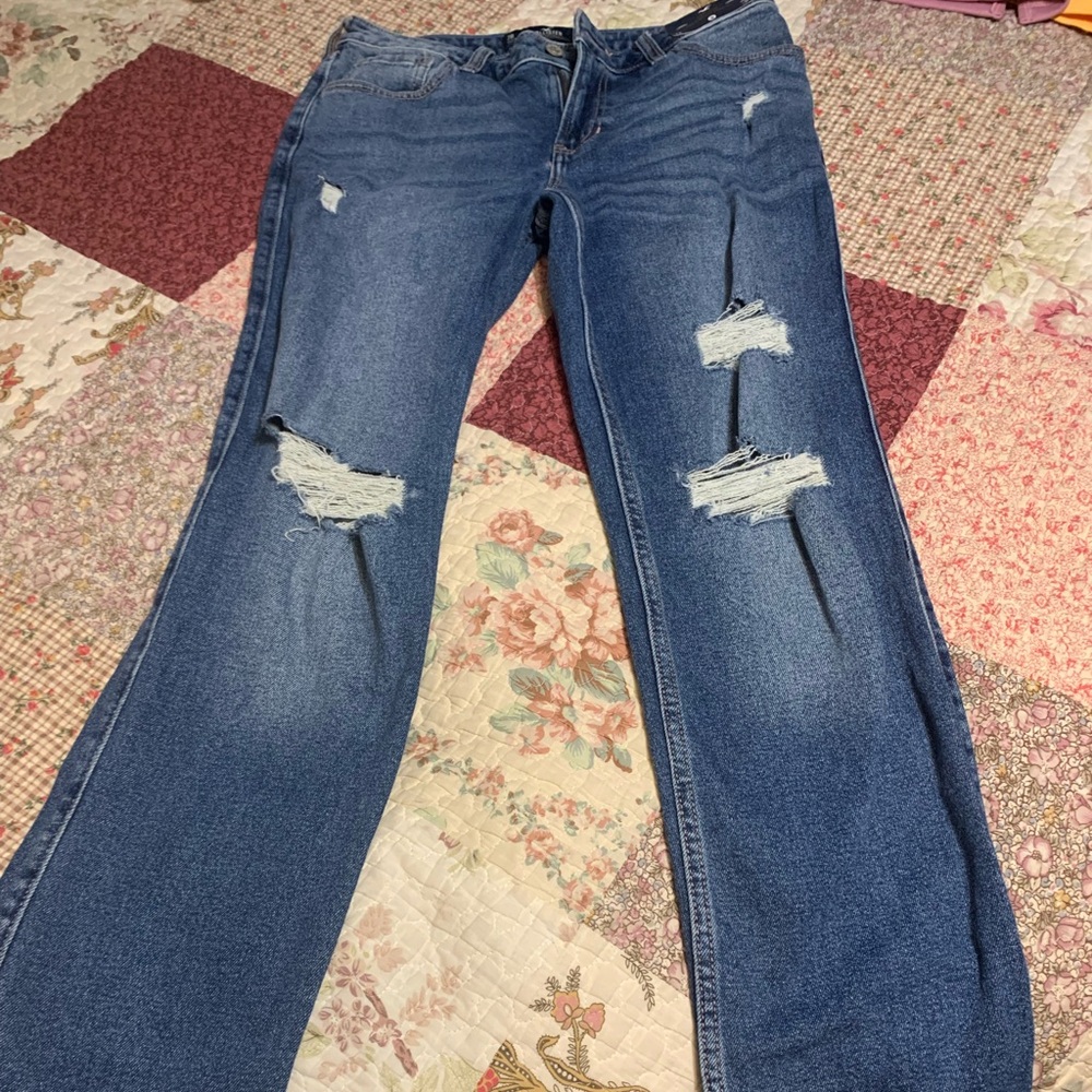 NWT Hollister Distressed Women Jeans